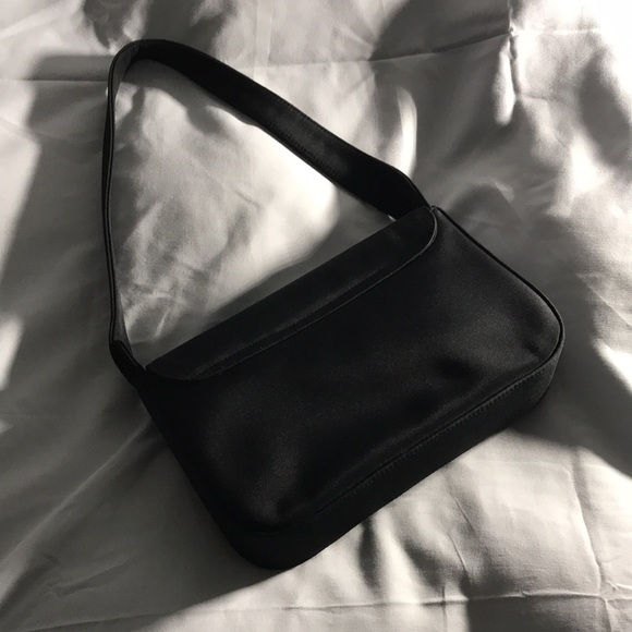 Basic Shoulder Bag - Picture 2 of 4